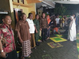 Koramil 0816/18 Sedati Bersama Warga jaga Kebersihan Lingkungan