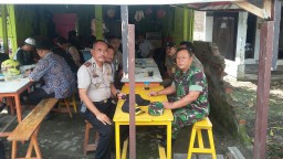 DANRAMIL 0816/16 WARU, KAPOLSEK WARU DAN KASI POLPP WARU MELAKSANAKAN PATROLI BERSAMA DAN KOMSOS DENGAN MASYARAKAT WARU DI WILAYAH KEC WARU SIDOARJO