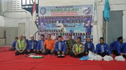 BABINSA DESA WADUNGASIH MENGHADIRI ISTIGHOSYAH