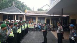 APEL PAGI BERSAMA KORAMIL 0816/16 WARU DAN POLSEK WARU SEBAGAI SINERGITAS TNI POLRI DI WILAYAH KEC WARU KAB SIDOARJO
