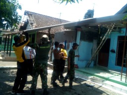 Anggota Ramil 07 laksanakan karya bhakti di Desa Tambak Rejo