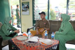 HUT Persit ke 72, Ibu Ketua laksanakan anjangsana pada keluarga anggota Koramil