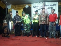 Babinsa Katerungan hadiri acara pagelaran wayang kulit di Krian