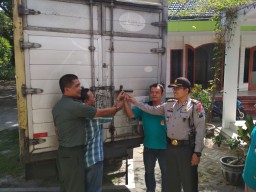 Anggota Ramil 07 Laksanakan Pam Pendistribusian Logistik Pilgub Jatim 2018.