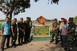 Tim Pengawasan dan Evaluasi WASEV berkunjung ke wilayah TMMD ke-101 Kodim 0816/Sidoarjo di Desa Penatar Sewu, Jumat 29/6.