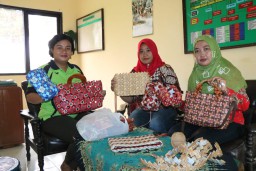 Inovasi Kodim 0816/Sidoarjo dalam mengikuti perjalanan sampah plastik dari rumah kembali ke pabrik