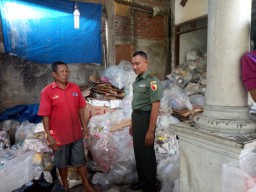 Kedekatan Babinsa Koramil 0816/17 Gedangan Dengan Masyarakat