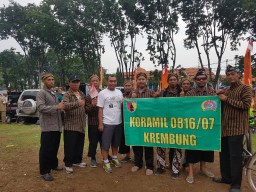 Anggota Ramil 07/Krembung Ikuti Nggoes Bersama Warga dalam Rangka HUT Kab. Sda ke 160
