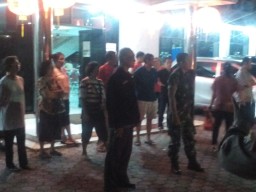 Babinsa Koramil Kota Pam ibadah di Klenteng TriDarma Tjong Hok Kiong.
