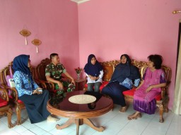 Babinsa Buduran dan petugas kesehatan Buduran laksanakan pendataan warga gangguan kejiwaan