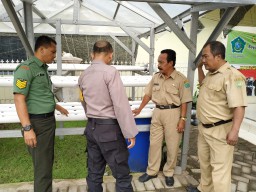 Wujud Kedekatan Babinsa Koramil 0816/18 Sedati Bersama Rakyat Desa Pabean.