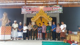 Forkopimka Krembung Berangkatkan Ogoh-Ogoh di Pura Agung Margo Wening Desa Balong Garut.