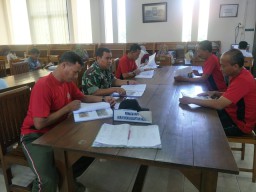 Anggota Ramil 07/Krembung Laksanakan Gemar Membaca di Perpustakaan Kab. Sidoarjo