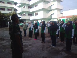 Babinsa Ramil 01/Sidoarjo Kota melaksanakan pendidikan kader dan disiplin di Ponpes Sabilurrosyad Sidoarjo.