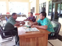 Komsos sarana eratkan Babinsa Aparat Desa Kepatihan dengan masyarakat Binaannya