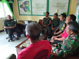 Danramil 0816/ 12 Prambon Kapten lnf Dwi Umiyanto Beri Jam Komandan.