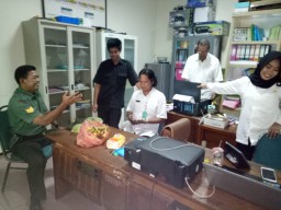 Komsos sarana eratkan Babinsa Aparat Desa Kenongo dengan masyarakat Binaannya
