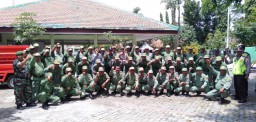 Anggota Koramil 07/Krembung Berikan Materi temu cepat lapor cepat kpd Linmas
