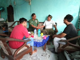 Babinsa 05 Laksanakan Komsos sarana eratkan dengan masyarakat Binaannya