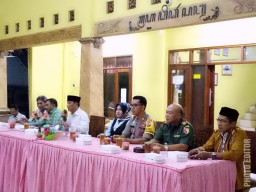 TNI Jalin Silaturrahmi dan ngopi bareng FKBPD Se-Kecamatan Prambon.