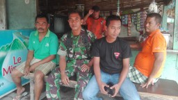 Babinsa Desa Sidokepung : Komsos merupakan alat perekat Babinsa dan Masyarakat