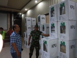 Pendistribusian Logistik Kotak Dan Surat Suara kec Jabon.