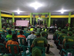 BABINSA KORAMIL 0816/18 SEDATI DAN BHABINKAMTIBMAS MELAKSANAKAN APEL KESIAPAN LINMAS DALAM RANGKA PILPRES THN 2019 DESA PEPE KEC SEDATI