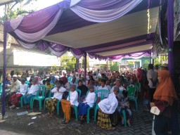 Babinsa Ramil 08 Jabon Hadiri Khitan Masal untuk memperingati Haul KH Ach Siroj Yang Ke 50 th.