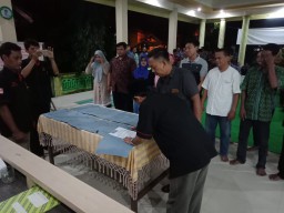 Anggota Ramil 0816/12 Prambon Pelda Supriyono Hadiri Pelantikan KPPS.