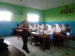 BABINSA KORAMIL 0816/03 BUDURAN MELAKSANAKAN WASBANG DI SMP WAHID HASYIM