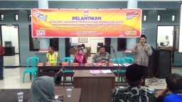 Babinsa Kopka Rujianto Koramil 0816/09 Krian hadiri Pelantikan KPPS Desa Terung Kulon Kecamatan Krian.