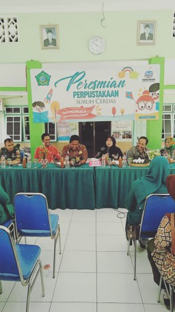 BABINSA KORAMIL 0816/15 SERKA SULISWADI MENDAMPINGI PERESMIAN PERPUSTAKAAN DESA SURUH