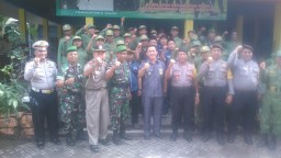 KORAMIL 0816/16 WARU MELAKSANAKAN APEL GABUNGAN TIGA PILAR DI KECAMATAN WARU