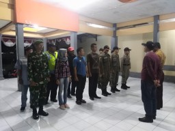 BABINSA 0816/03 BESERTA BABINKAMTIBMAS POLSEK BUDURAN DAN ANGGOTA SATPOL PP MELAKSANAKAN KEGIATAN OPERASI YUSTISI