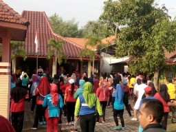 Senam sehat Babinsa bersama unsur Forkopimka TArik