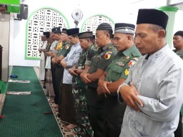 Danramil 0816/12.Beserta Forkopimka Prambon Laksanakan Sholat Malam Bersama