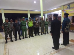 Babinsa 0816/03 Buduran membantu Ops Yustisi di wilayah Kec. Buduran
