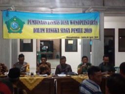 Babinsa Dari Ramil 12 Prambon Laksanakan Pelatihan Linmas.