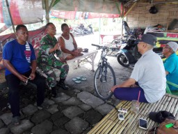 Komsos Sarana Eratkan Babinsa Desa Tulangan Dengan Warga Binaannya.