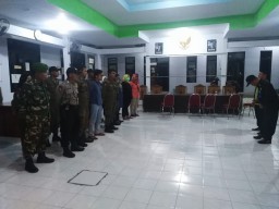 Babinsa 0816/03 beserta Babinkamtibmas Polsek Buduran dan anggota Satpol PP melaksanakan giat ops Yustisi