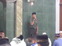 Danramil 0816/09 laksanakan sholat Tahajjud dan doa bersama tiga pilar di wilayah Krian