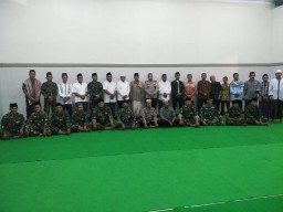 TNI/POLRI, Pemuka Agama Beserta Masyarakat Melaksanakan Sholat Tahajud dan Doa Bersama