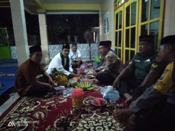 Babinsa Koramil 0816/13 Wonoayu, Sertu Subadri hadiri pengajian umum di Dusun Kemulan Desa Lambangan
