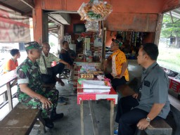Komsos dengan warga Gedangan, wujudkan Kemanunggalan TNI dengan Rakyat