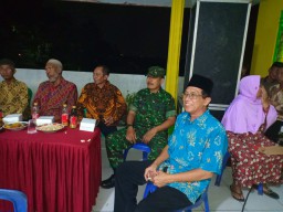 Babinsa Ramil 0816/13 amankan jalannya pagelaran wayang kulit di Dusun Banar Desa Pilang