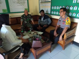 Danramil 0816/12 komsos unsur Forkopimka Prambon