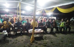 Pj.komandan Koramil 10 Balongbendo hadiri kegiatan Ruwah Desa dengan hiburan rakyat Wayang kulit