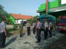 Anggota Ramil 0816/07 laksanakan pengamanan PPK di SMAN 1 Krembung