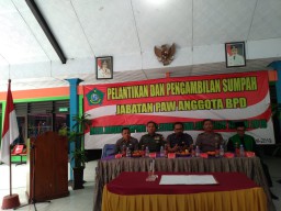 Koramil 0816/09 Krian Peltu Puguh Santoso, S. Pdi menghadiri PAW di balai Desa Jeruk Gamping.
