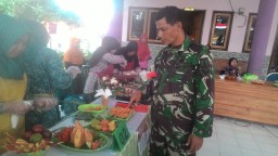 Babinsa Koramil 0816/08 Jabon mengikuti kegiatan sebagai juri lomba memasak